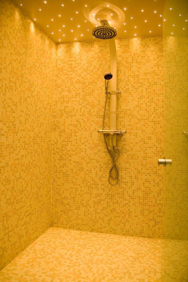 Beautyd Familie- Of Gezinskamer Junior-Suite Centrum Gullegem เวเวลเคม ภายนอก รูปภาพ